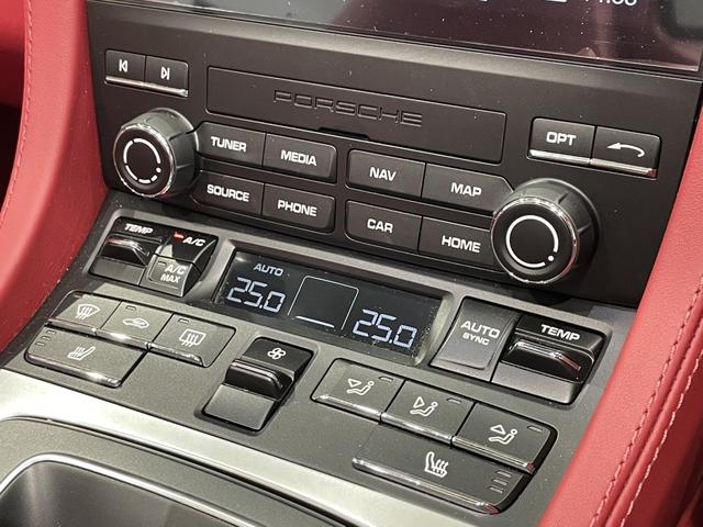 718ボクスター 718ボクスターGTS 4.0 認中/PASMスポーツ/スポーツエグゾースト/スポーツクロノ/LEDヘッドライト/フルレザー/ACC/レーンチェンジアシスト/オートエアコン/ドアレバー&ルーフハイグロスブラック(20枚目)