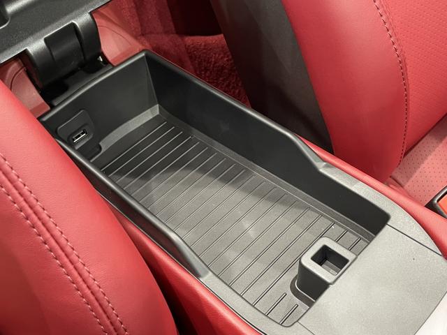 718ボクスター 718ボクスターGTS 4.0 認中/PASMスポーツ/スポーツエグゾースト/スポーツクロノ/LEDヘッドライト/フルレザー/ACC/レーンチェンジアシスト/オートエアコン/ドアレバー&ルーフハイグロスブラック(23枚目)