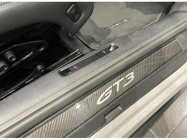 911 911GT3 認定中古車/クロノパッケージ/クラブスポーツPKG/フルバケットシート/PCCB/フロントリフト/カーボンルーフ/LEDヘッドライト(PDLS)/ティンテッドテールレンズ(29枚目)