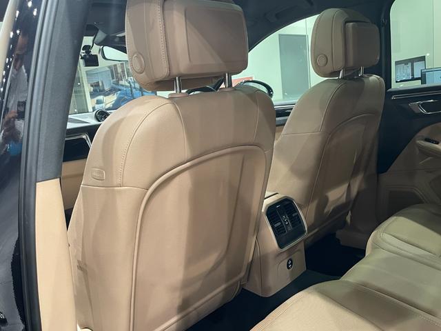 マカン マカン　認定中古車／パノラマルーフ／パワーステアリングプラス／２１インチ　ＲＳ　Ｓｐｙｄｅｒ　Ｄｅｓｉｇｎホイール／プライバシーガラス（46枚目）