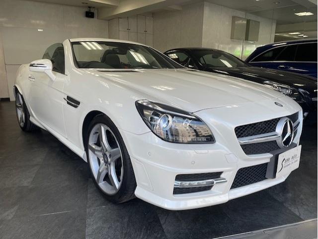 ＳＬＫ３５０ブルーエフィシェンシー　ＡＭＧスポーツＰＫＧ／マジックスカイルーフ／２９８００ｋｍ／レッドステッチブラックレザー／バックカメラ／禁煙車(4枚目)