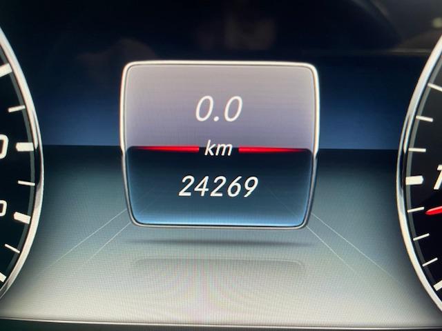 Ｅクラス Ｅ４００　４マチック　エクスクルーシブ　ワンオーナー・禁煙車・２４３００ｋｍ・セレナイトグレーＭ・エクスクルーシブ・４ＷＤ・３６０°カメラ（10枚目）