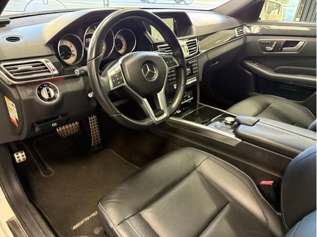 Ｅクラスステーションワゴン Ｅ３００　４マチックステーションワゴンアバンギャルド　ＡＭＧスポーツＰＫＧ・左Ｈ・パノラマＳＲ・レーダーセーフティＰＫＧ・ブラックレザー・シートヒーター（7枚目）