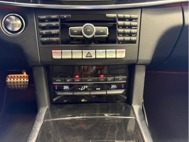 Ｅクラスステーションワゴン Ｅ３００　４マチックステーションワゴンアバンギャルド　ＡＭＧスポーツＰＫＧ・左Ｈ・パノラマＳＲ・レーダーセーフティＰＫＧ・ブラックレザー・シートヒーター（9枚目）