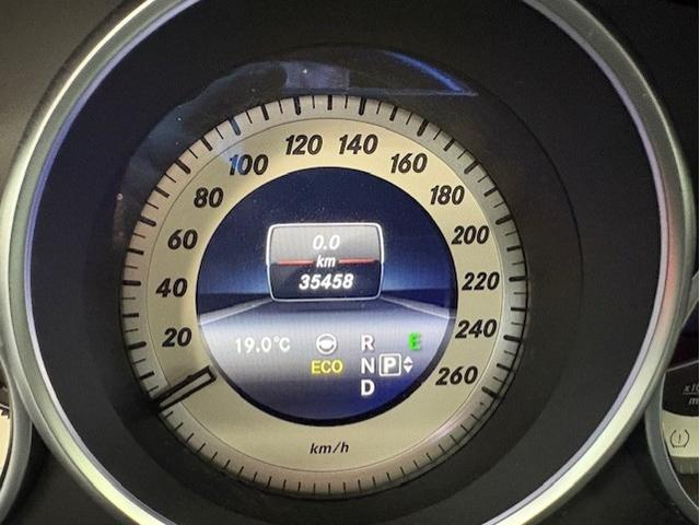 Ｅクラスステーションワゴン Ｅ３００　４マチックステーションワゴンアバンギャルド　ＡＭＧスポーツＰＫＧ・左Ｈ・パノラマＳＲ・レーダーセーフティＰＫＧ・ブラックレザー・シートヒーター（11枚目）