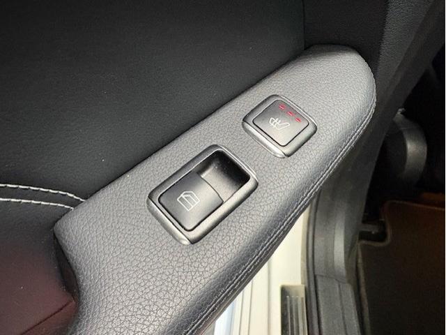 Ｅクラスステーションワゴン Ｅ３００　４マチックステーションワゴンアバンギャルド　ＡＭＧスポーツＰＫＧ・左Ｈ・パノラマＳＲ・レーダーセーフティＰＫＧ・ブラックレザー・シートヒーター（19枚目）