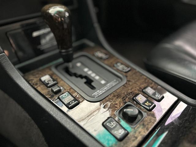 Ｃクラス Ｃ３６　４人乗り　禁煙車　サンルーフ　フロアＭＴモード付４ＡＴ　本革シート　電動シート　シートヒーター　キーレス　ＥＴＣ　横滑り防止装置（8枚目）