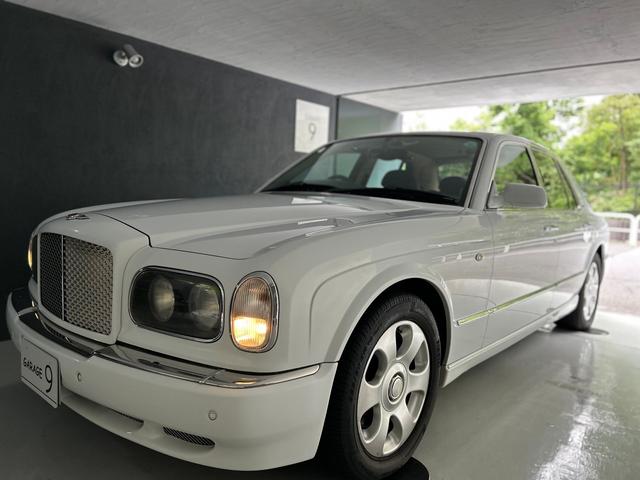 アルナージ レッドレーベル　正規ディーラー車　右ハンドル　禁煙車　フロアＭＴモード付４ＡＴ　横滑り防止装置　ドライブレコーダー　ＥＴＣ　過給器設定モデル　本革シート　シートヒーター　電動シート　アルミホイール　キーレス（11枚目）