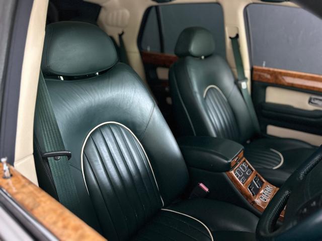 アルナージ レッドレーベル　正規ディーラー車　右ハンドル　禁煙車　フロアＭＴモード付４ＡＴ　横滑り防止装置　ドライブレコーダー　ＥＴＣ　過給器設定モデル　本革シート　シートヒーター　電動シート　アルミホイール　キーレス（29枚目）