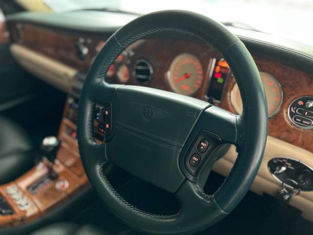 アルナージ レッドレーベル　正規ディーラー車　右ハンドル　禁煙車　フロアＭＴモード付４ＡＴ　横滑り防止装置　ドライブレコーダー　ＥＴＣ　過給器設定モデル　本革シート　シートヒーター　電動シート　アルミホイール　キーレス（32枚目）