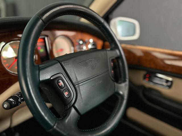 アルナージ レッドレーベル　正規ディーラー車　右ハンドル　禁煙車　フロアＭＴモード付４ＡＴ　横滑り防止装置　ドライブレコーダー　ＥＴＣ　過給器設定モデル　本革シート　シートヒーター　電動シート　アルミホイール　キーレス（33枚目）
