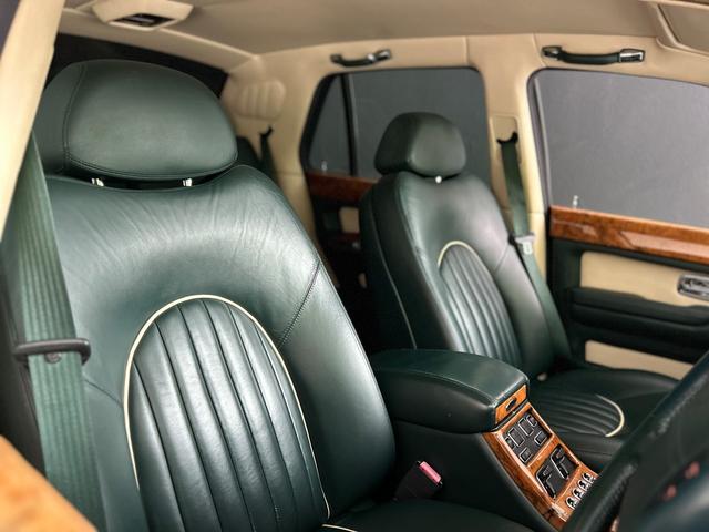 アルナージ レッドレーベル　正規ディーラー車　右ハンドル　禁煙車　フロアＭＴモード付４ＡＴ　横滑り防止装置　ドライブレコーダー　ＥＴＣ　過給器設定モデル　本革シート　シートヒーター　電動シート　アルミホイール　キーレス（45枚目）
