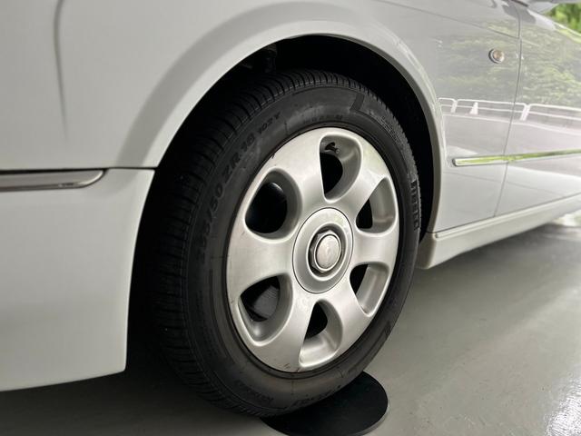 アルナージ レッドレーベル　正規ディーラー車　右ハンドル　禁煙車　フロアＭＴモード付４ＡＴ　横滑り防止装置　ドライブレコーダー　ＥＴＣ　過給器設定モデル　本革シート　シートヒーター　電動シート　アルミホイール　キーレス（80枚目）