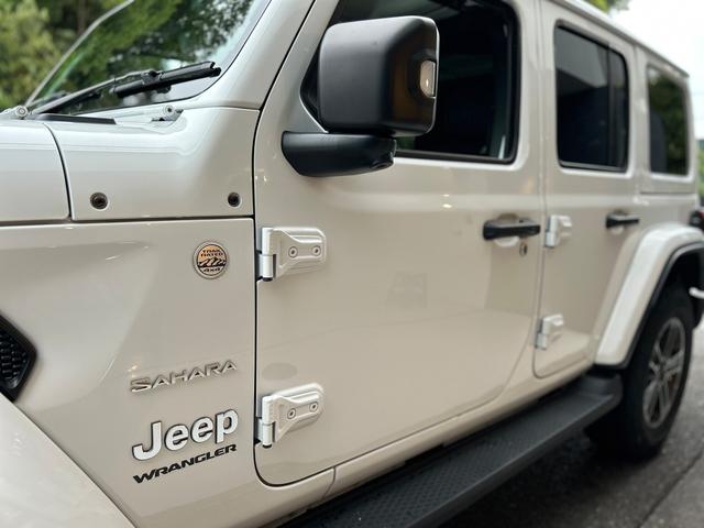 ジープ・ラングラーアンリミテッド サハラ　２．０Ｌ　４ＷＤ　ＡｐｐｌｅｃａｒＰｌａｙ　ＡＬＰＩＮＥサウンド　フロアＭＴモード付８ＡＴ　全周囲カメラ　ドライブレコーダー　ＥＴＣ　フルセグ　本革シート　電動シート　シートヒーター　アルミホイール（22枚目）
