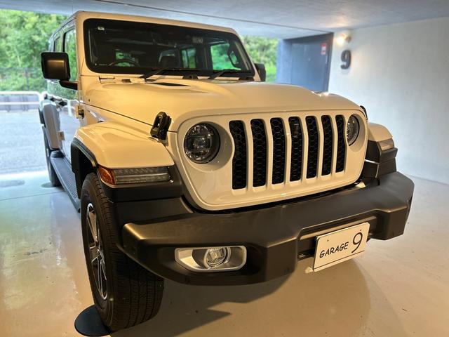 ジープ・ラングラーアンリミテッド サハラ　２．０Ｌ　４ＷＤ　ＡｐｐｌｅｃａｒＰｌａｙ　ＡＬＰＩＮＥサウンド　フロアＭＴモード付８ＡＴ　全周囲カメラ　ドライブレコーダー　ＥＴＣ　フルセグ　本革シート　電動シート　シートヒーター　アルミホイール（24枚目）