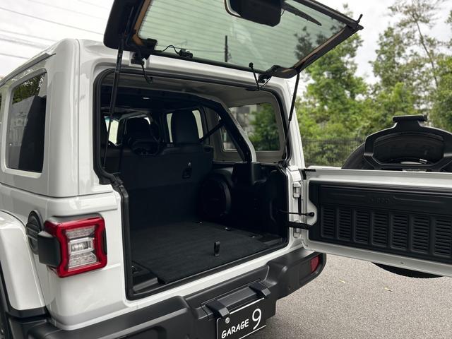 ジープ・ラングラーアンリミテッド サハラ　２．０Ｌ　４ＷＤ　ＡｐｐｌｅｃａｒＰｌａｙ　ＡＬＰＩＮＥサウンド　フロアＭＴモード付８ＡＴ　全周囲カメラ　ドライブレコーダー　ＥＴＣ　フルセグ　本革シート　電動シート　シートヒーター　アルミホイール（31枚目）