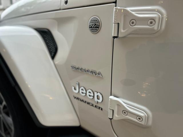 ジープ・ラングラーアンリミテッド サハラ　２．０Ｌ　４ＷＤ　ＡｐｐｌｅｃａｒＰｌａｙ　ＡＬＰＩＮＥサウンド　フロアＭＴモード付８ＡＴ　全周囲カメラ　ドライブレコーダー　ＥＴＣ　フルセグ　本革シート　電動シート　シートヒーター　アルミホイール（41枚目）