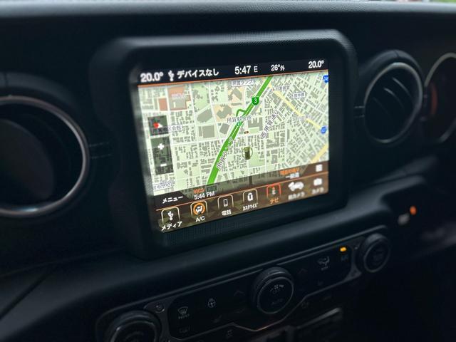 ジープ・ラングラーアンリミテッド サハラ　２．０Ｌ　４ＷＤ　ＡｐｐｌｅｃａｒＰｌａｙ　ＡＬＰＩＮＥサウンド　フロアＭＴモード付８ＡＴ　全周囲カメラ　ドライブレコーダー　ＥＴＣ　フルセグ　本革シート　電動シート　シートヒーター　アルミホイール（46枚目）