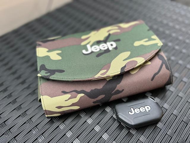 ジープ・ラングラーアンリミテッド サハラ　２．０Ｌ　４ＷＤ　ＡｐｐｌｅｃａｒＰｌａｙ　ＡＬＰＩＮＥサウンド　フロアＭＴモード付８ＡＴ　全周囲カメラ　ドライブレコーダー　ＥＴＣ　フルセグ　本革シート　電動シート　シートヒーター　アルミホイール（49枚目）