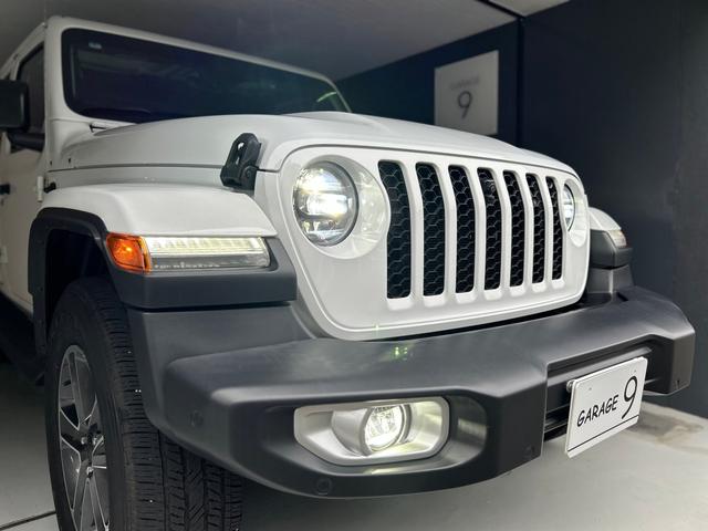ジープ・ラングラーアンリミテッド サハラ　２．０Ｌ　４ＷＤ　ＡｐｐｌｅｃａｒＰｌａｙ　ＡＬＰＩＮＥサウンド　フロアＭＴモード付８ＡＴ　全周囲カメラ　ドライブレコーダー　ＥＴＣ　フルセグ　本革シート　電動シート　シートヒーター　アルミホイール（51枚目）