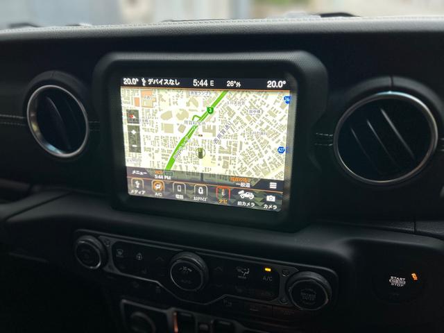 ジープ・ラングラーアンリミテッド サハラ　２．０Ｌ　４ＷＤ　ＡｐｐｌｅｃａｒＰｌａｙ　ＡＬＰＩＮＥサウンド　フロアＭＴモード付８ＡＴ　全周囲カメラ　ドライブレコーダー　ＥＴＣ　フルセグ　本革シート　電動シート　シートヒーター　アルミホイール（60枚目）