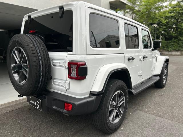 ジープ・ラングラーアンリミテッド サハラ　２．０Ｌ　４ＷＤ　ＡｐｐｌｅｃａｒＰｌａｙ　ＡＬＰＩＮＥサウンド　フロアＭＴモード付８ＡＴ　全周囲カメラ　ドライブレコーダー　ＥＴＣ　フルセグ　本革シート　電動シート　シートヒーター　アルミホイール（64枚目）