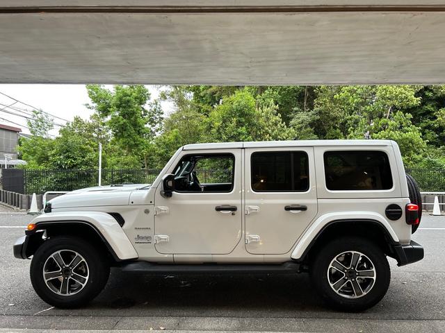 ジープ・ラングラーアンリミテッド サハラ　２．０Ｌ　４ＷＤ　ＡｐｐｌｅｃａｒＰｌａｙ　ＡＬＰＩＮＥサウンド　フロアＭＴモード付８ＡＴ　全周囲カメラ　ドライブレコーダー　ＥＴＣ　フルセグ　本革シート　電動シート　シートヒーター　アルミホイール（65枚目）