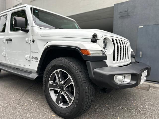 ジープ・ラングラーアンリミテッド サハラ　２．０Ｌ　４ＷＤ　ＡｐｐｌｅｃａｒＰｌａｙ　ＡＬＰＩＮＥサウンド　フロアＭＴモード付８ＡＴ　全周囲カメラ　ドライブレコーダー　ＥＴＣ　フルセグ　本革シート　電動シート　シートヒーター　アルミホイール（66枚目）