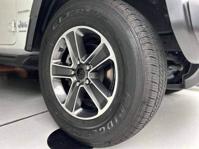 ジープ・ラングラーアンリミテッド サハラ　２．０Ｌ　４ＷＤ　ＡｐｐｌｅｃａｒＰｌａｙ　ＡＬＰＩＮＥサウンド　フロアＭＴモード付８ＡＴ　全周囲カメラ　ドライブレコーダー　ＥＴＣ　フルセグ　本革シート　電動シート　シートヒーター　アルミホイール（67枚目）