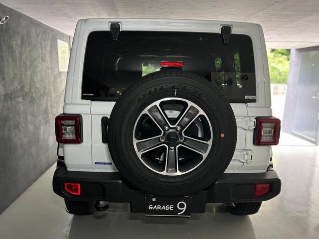 ジープ・ラングラーアンリミテッド サハラ　２．０Ｌ　４ＷＤ　ＡｐｐｌｅｃａｒＰｌａｙ　ＡＬＰＩＮＥサウンド　フロアＭＴモード付８ＡＴ　全周囲カメラ　ドライブレコーダー　ＥＴＣ　フルセグ　本革シート　電動シート　シートヒーター　アルミホイール（68枚目）