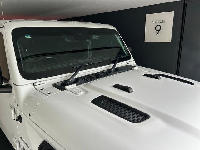 ジープ・ラングラーアンリミテッド サハラ　２．０Ｌ　４ＷＤ　ＡｐｐｌｅｃａｒＰｌａｙ　ＡＬＰＩＮＥサウンド　フロアＭＴモード付８ＡＴ　全周囲カメラ　ドライブレコーダー　ＥＴＣ　フルセグ　本革シート　電動シート　シートヒーター　アルミホイール（69枚目）