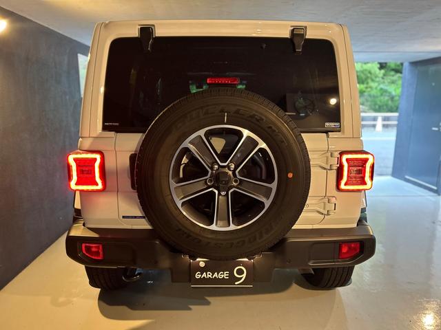 ジープ・ラングラーアンリミテッド サハラ　２．０Ｌ　４ＷＤ　ＡｐｐｌｅｃａｒＰｌａｙ　ＡＬＰＩＮＥサウンド　フロアＭＴモード付８ＡＴ　全周囲カメラ　ドライブレコーダー　ＥＴＣ　フルセグ　本革シート　電動シート　シートヒーター　アルミホイール（71枚目）