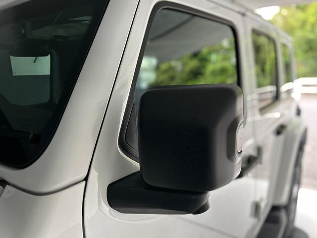 ジープ・ラングラーアンリミテッド サハラ　２．０Ｌ　４ＷＤ　ＡｐｐｌｅｃａｒＰｌａｙ　ＡＬＰＩＮＥサウンド　フロアＭＴモード付８ＡＴ　全周囲カメラ　ドライブレコーダー　ＥＴＣ　フルセグ　本革シート　電動シート　シートヒーター　アルミホイール（80枚目）