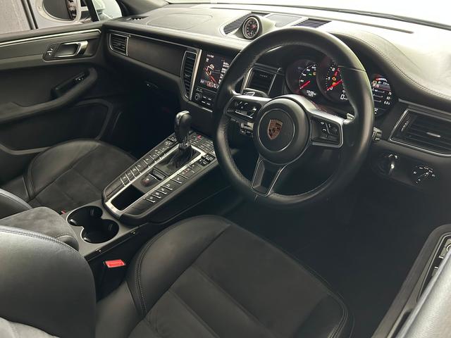 マカン マカンGTS PDK 4WD パノラマルーフ スポクロ スポエグ フロアMTモード付7AT 全周囲カメラ ドライブレコーダー ETC 過給器設定モデル 本革シート 電動シート シートヒーター アイドリングストップ(5枚目)