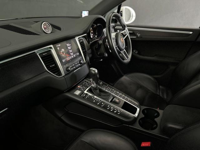 マカン マカンGTS PDK 4WD パノラマルーフ スポクロ スポエグ フロアMTモード付7AT 全周囲カメラ ドライブレコーダー ETC 過給器設定モデル 本革シート 電動シート シートヒーター アイドリングストップ(7枚目)