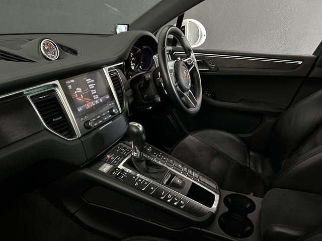 マカン マカンGTS PDK 4WD パノラマルーフ スポクロ スポエグ フロアMTモード付7AT 全周囲カメラ ドライブレコーダー ETC 過給器設定モデル 本革シート 電動シート シートヒーター アイドリングストップ(23枚目)