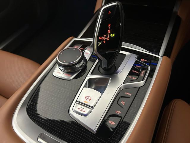 ７シリーズ ７４０ｅアイパフォーマンス　Ｍスポーツ　フルエアロ　電動シート　本革シート　シートヒーター　シートエアコン　ドライブレコーダー　ＥＴＣ　過給器設定モデル　ナビ　フルセグ　アイドリングストップ　フロント／サイド／バックカメラ（59枚目）