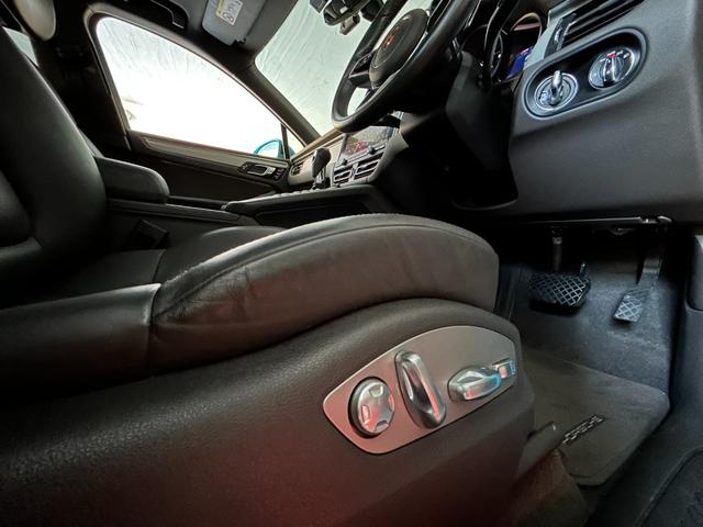 マカン マカン　ＰＤＫ　　パノラマルーフ　４ＷＤ　　ダークブラウンレザー（12枚目）