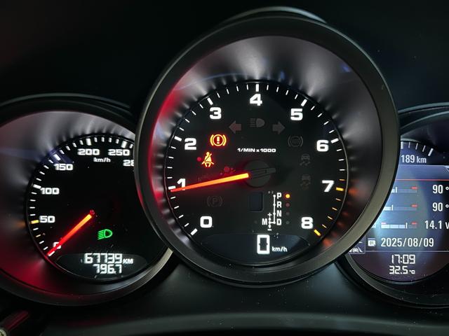 マカン マカン　ＰＤＫ　　パノラマルーフ　４ＷＤ　　ダークブラウンレザー（19枚目）