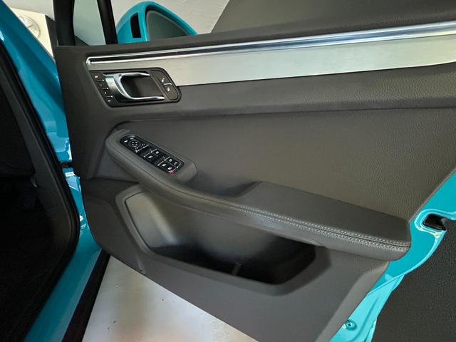 マカン マカン　ＰＤＫ　　パノラマルーフ　４ＷＤ　　ダークブラウンレザー（37枚目）