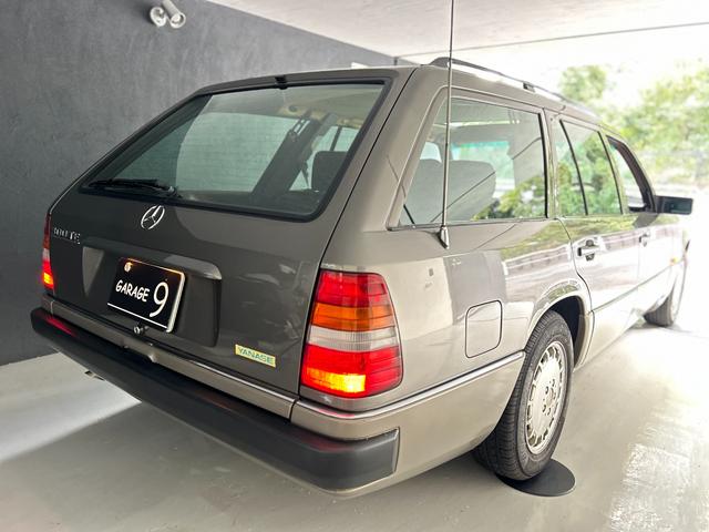 ミディアムクラス ３００ＴＥ　右ハンドル（Ｗ１２４）　サンルーフ　オートリモコンキー（3枚目）