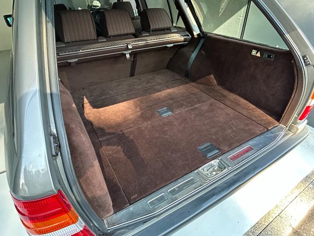 ミディアムクラス ３００ＴＥ　右ハンドル（Ｗ１２４）　サンルーフ　オートリモコンキー（4枚目）