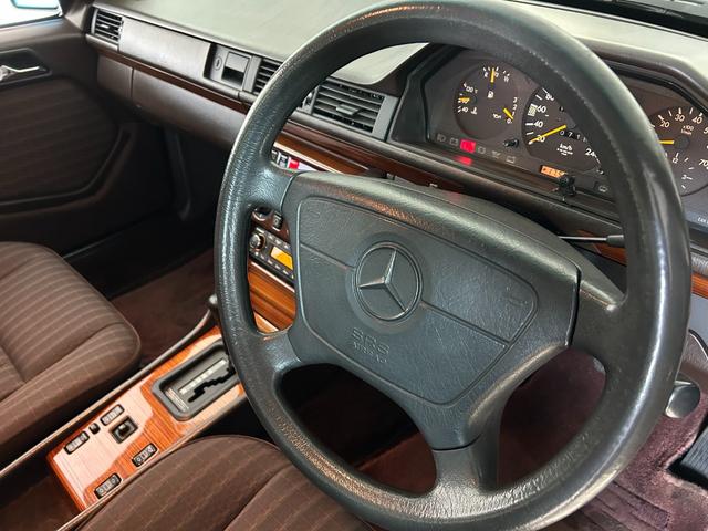 ミディアムクラス ３００ＴＥ　右ハンドル（Ｗ１２４）　サンルーフ　オートリモコンキー（6枚目）