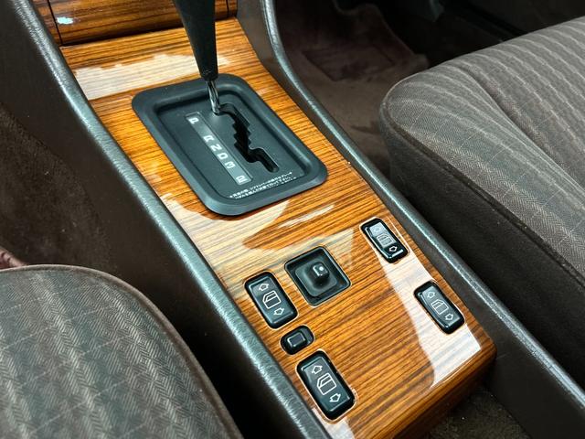 ミディアムクラス ３００ＴＥ　右ハンドル（Ｗ１２４）　サンルーフ　オートリモコンキー（8枚目）