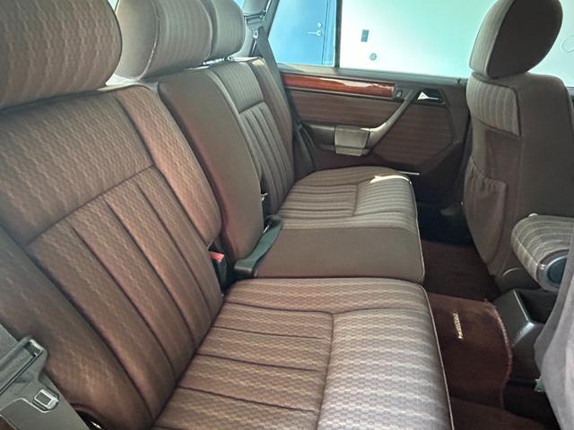 ミディアムクラス ３００ＴＥ　右ハンドル（Ｗ１２４）　サンルーフ　オートリモコンキー（11枚目）