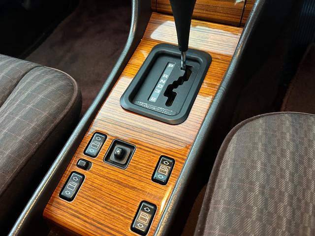 ミディアムクラス ３００ＴＥ　右ハンドル（Ｗ１２４）　サンルーフ　オートリモコンキー（19枚目）