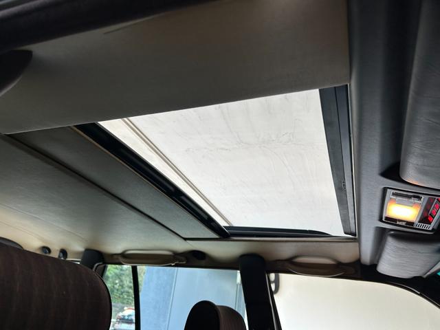 ミディアムクラス ３００ＴＥ　右ハンドル（Ｗ１２４）　サンルーフ　オートリモコンキー（22枚目）