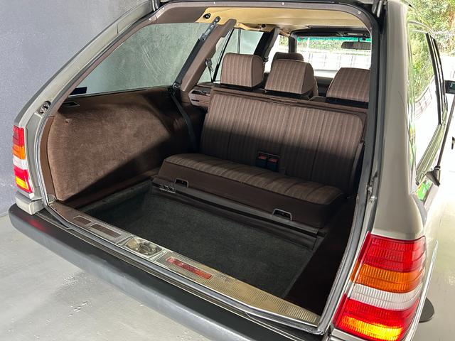 ミディアムクラス ３００ＴＥ　右ハンドル（Ｗ１２４）　サンルーフ　オートリモコンキー（28枚目）