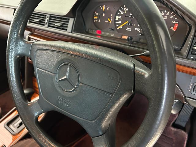 ミディアムクラス ３００ＴＥ　右ハンドル（Ｗ１２４）　サンルーフ　オートリモコンキー（34枚目）