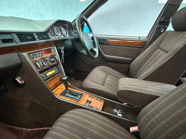 ミディアムクラス ３００ＴＥ　右ハンドル（Ｗ１２４）　サンルーフ　オートリモコンキー（47枚目）